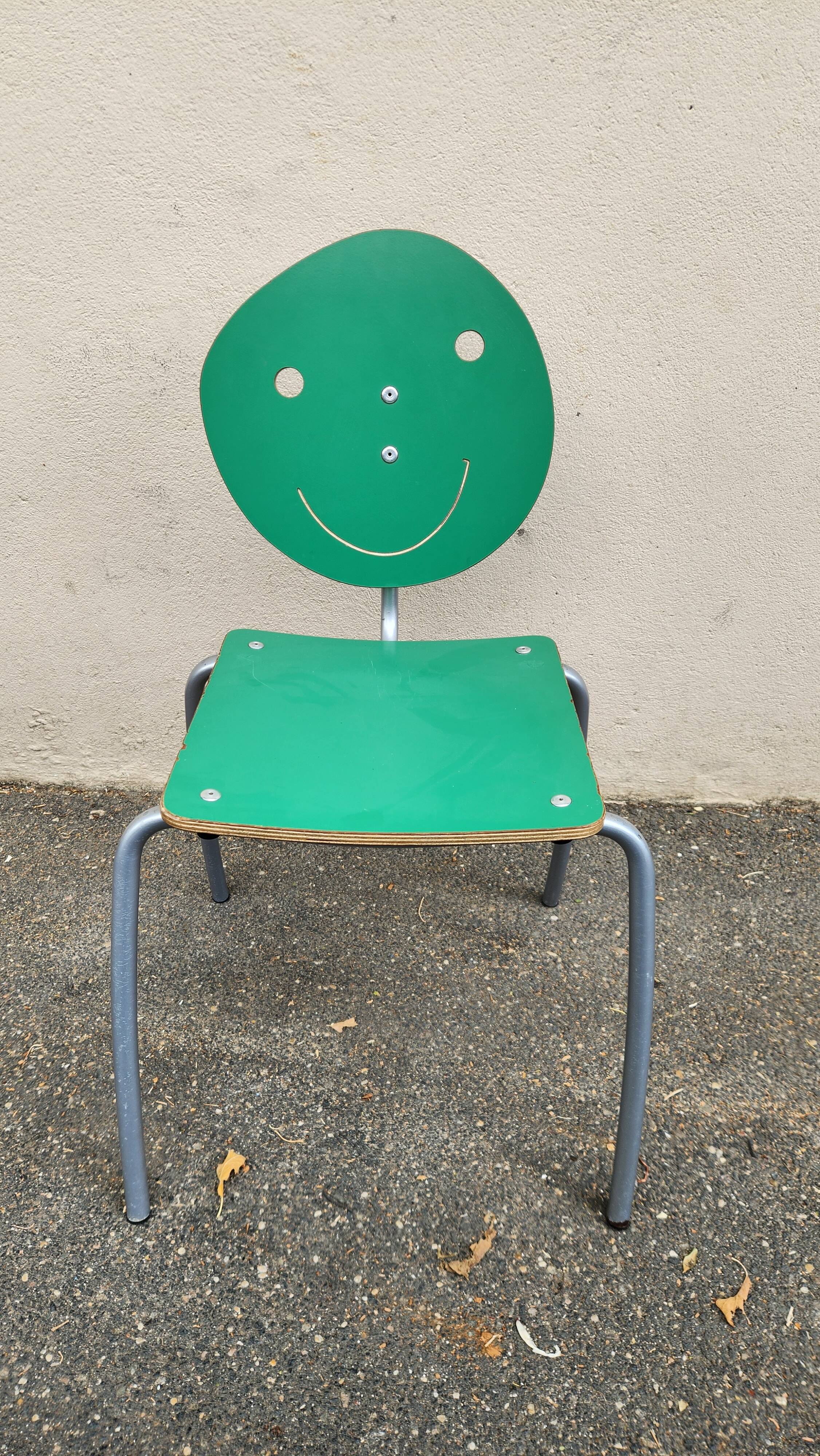 "Smile / Face" design chairs by Agatha Ruiz de la Prada - AMAT