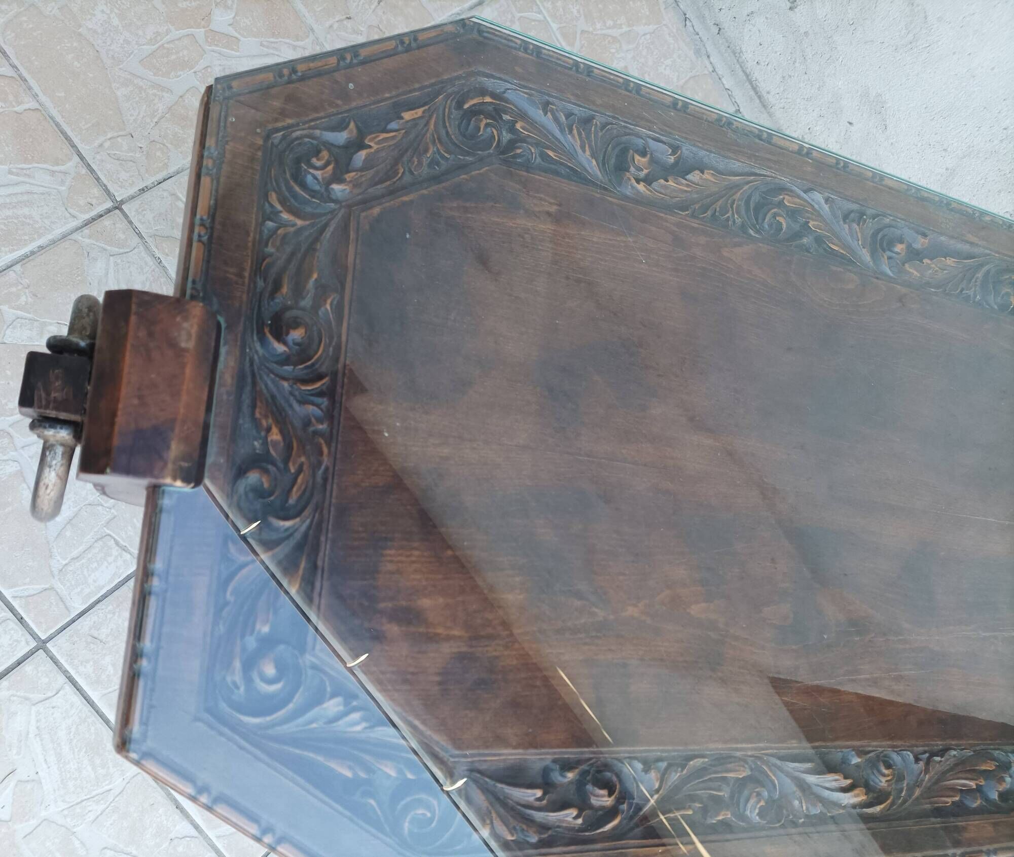 Table basse Art Déco en bois sculpté