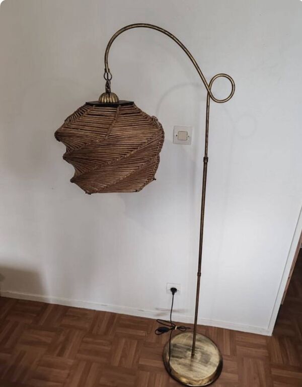 Lampadaire arc bohème en laiton et rotin tressé, abat-jour cocon