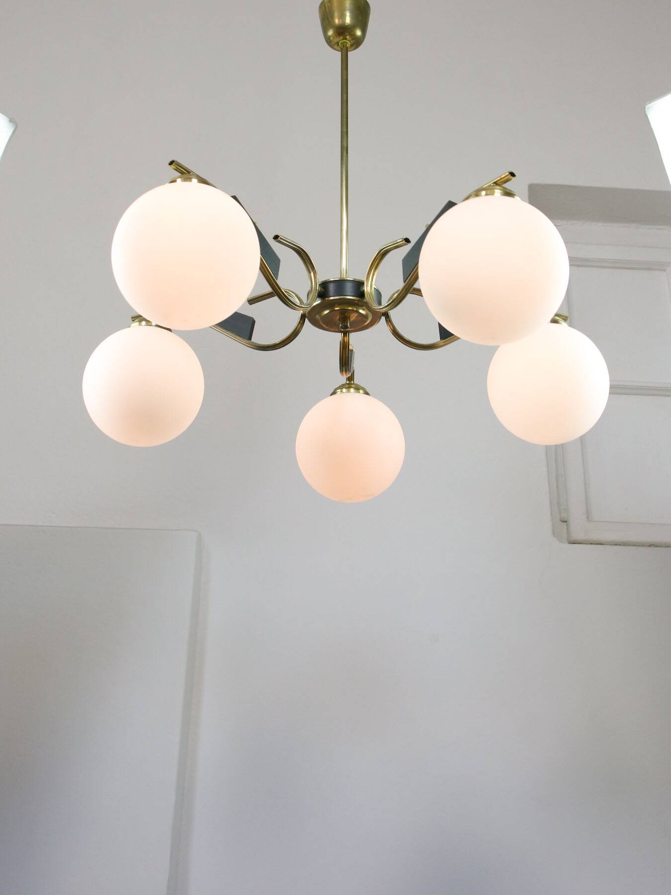 Mid-Century Modern Italian Brass and Opaline Chandelier, 1960