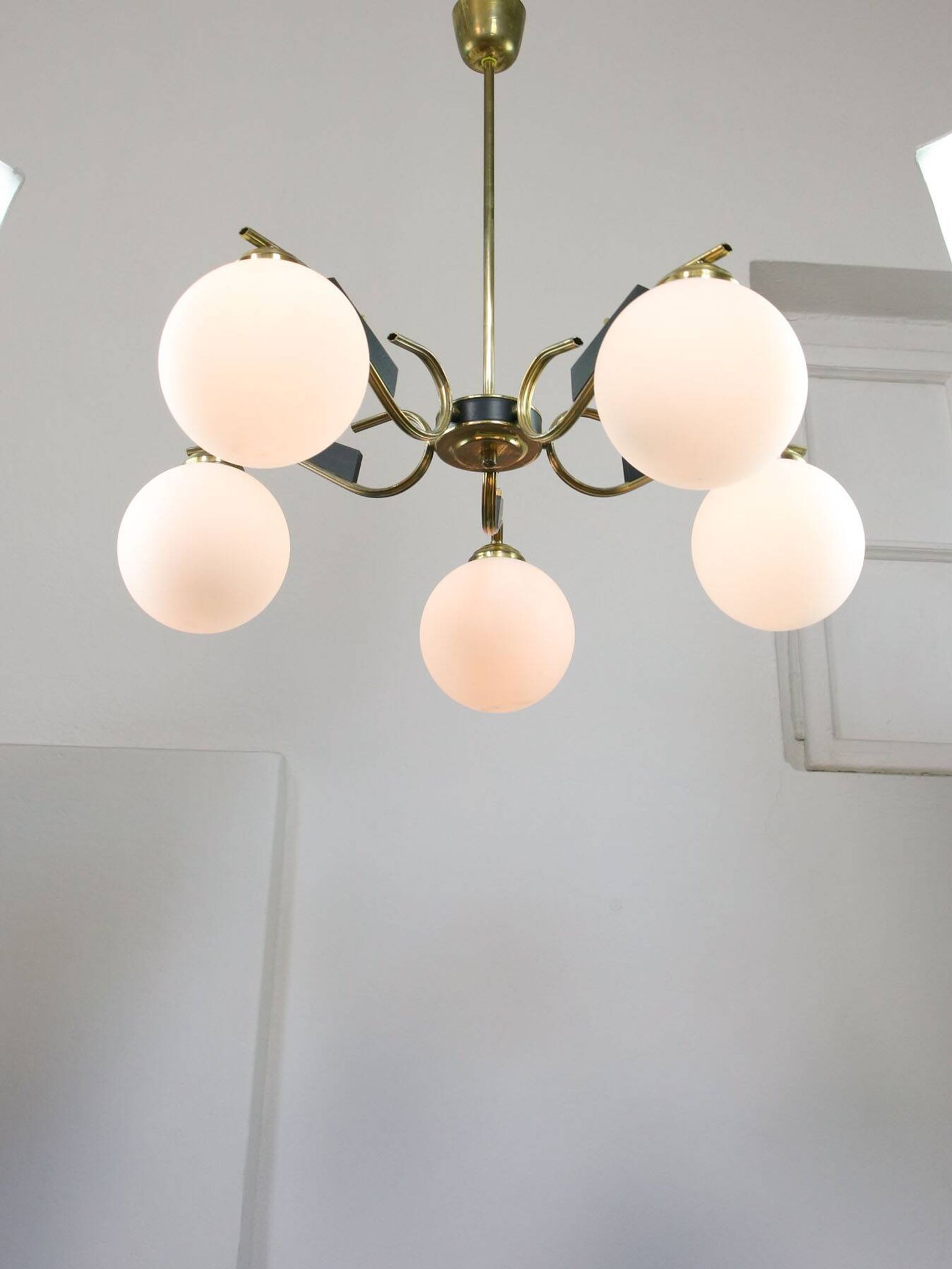 Mid-Century Modern Italian Brass and Opaline Chandelier, 1960