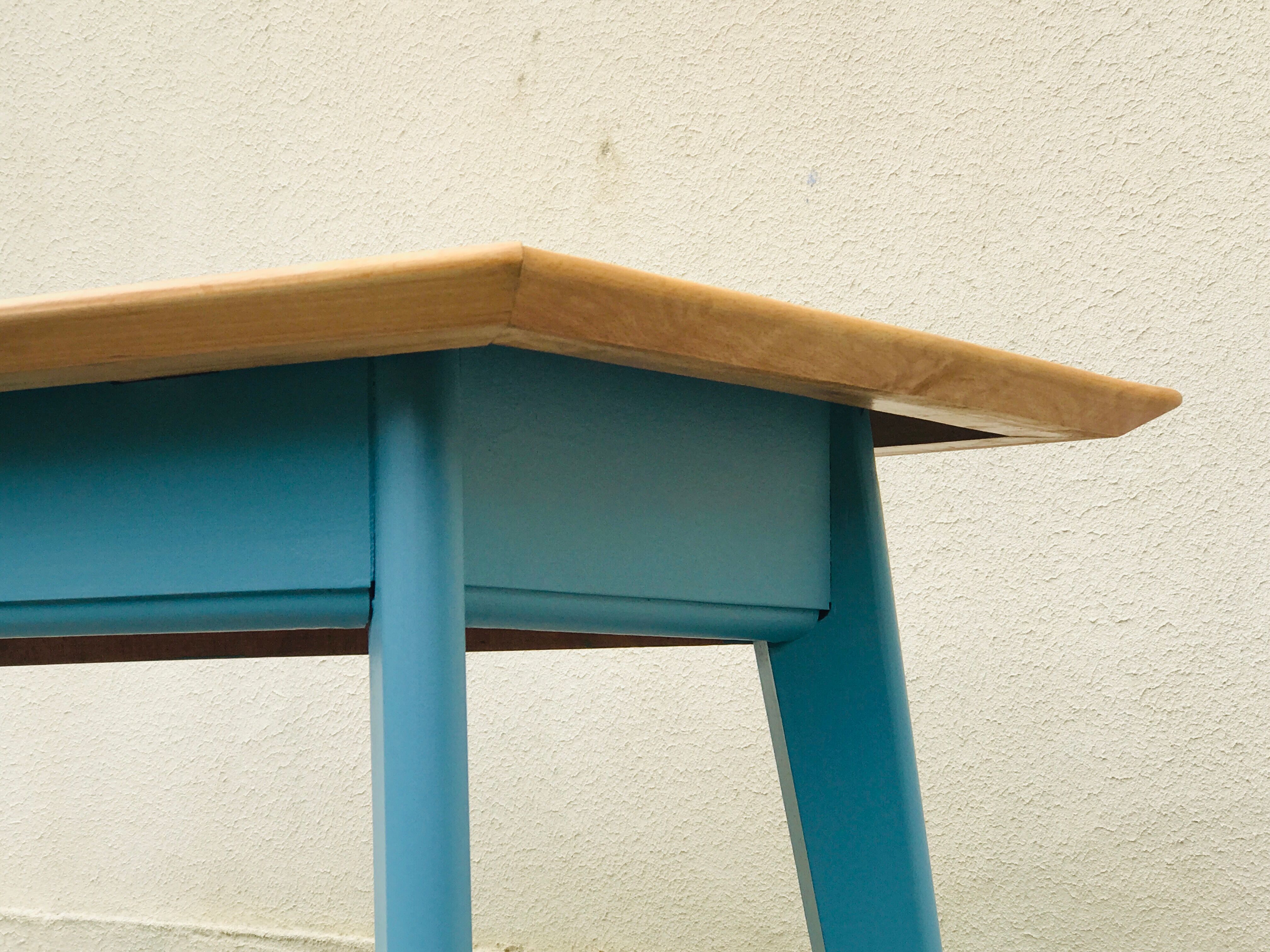 Blue compass foot table