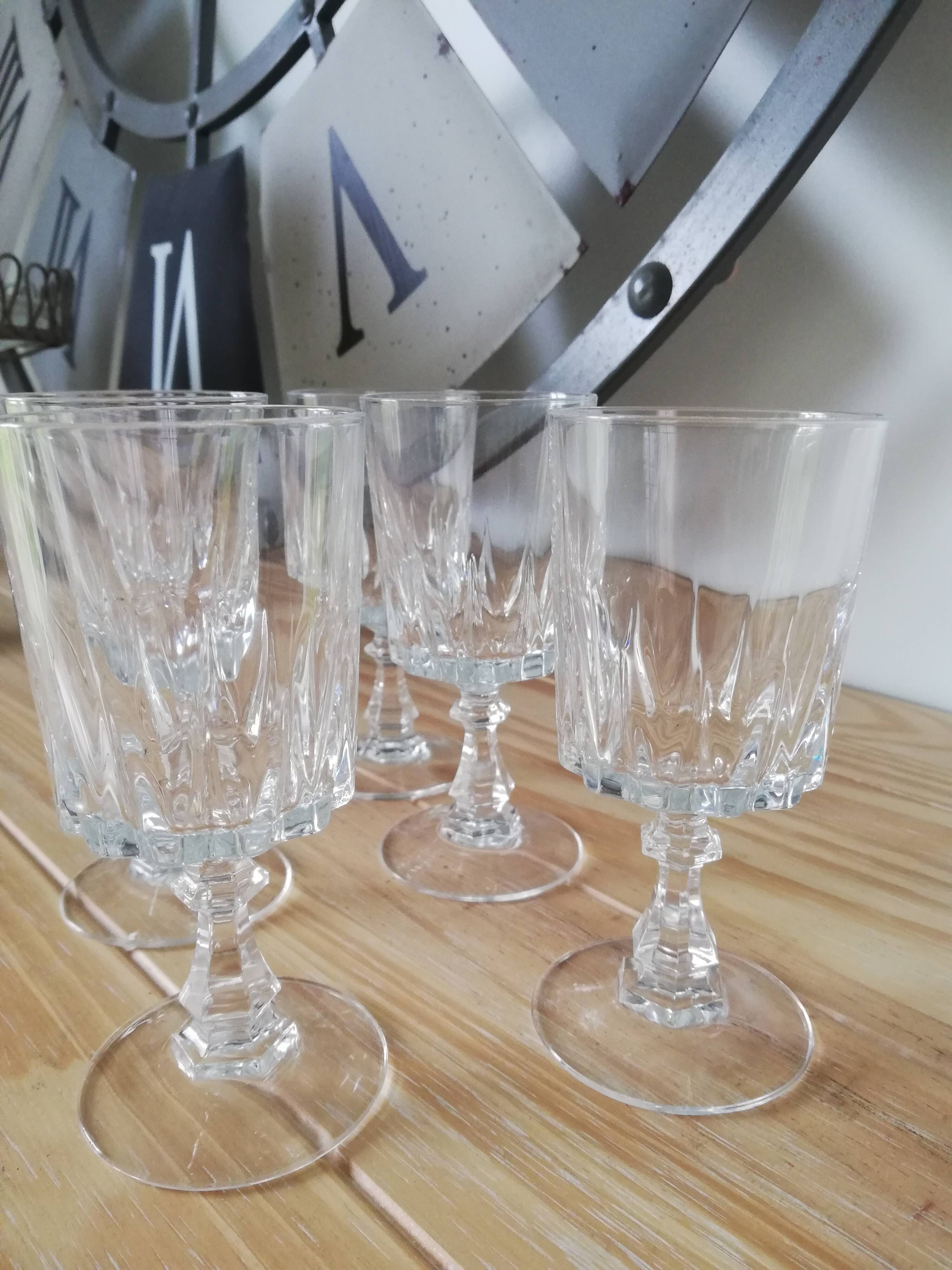 Vintage arc crystal aperitif glasses