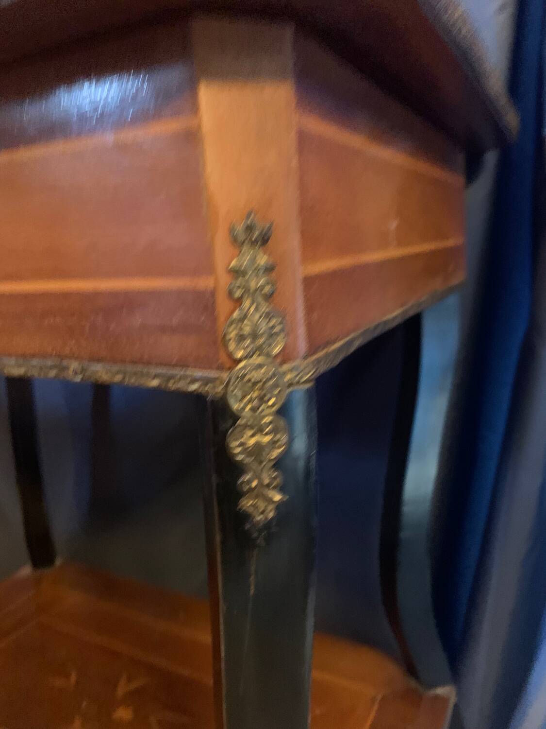 Occasional table marquetry