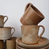 Tasses à café en grès  et soucoupes x8
