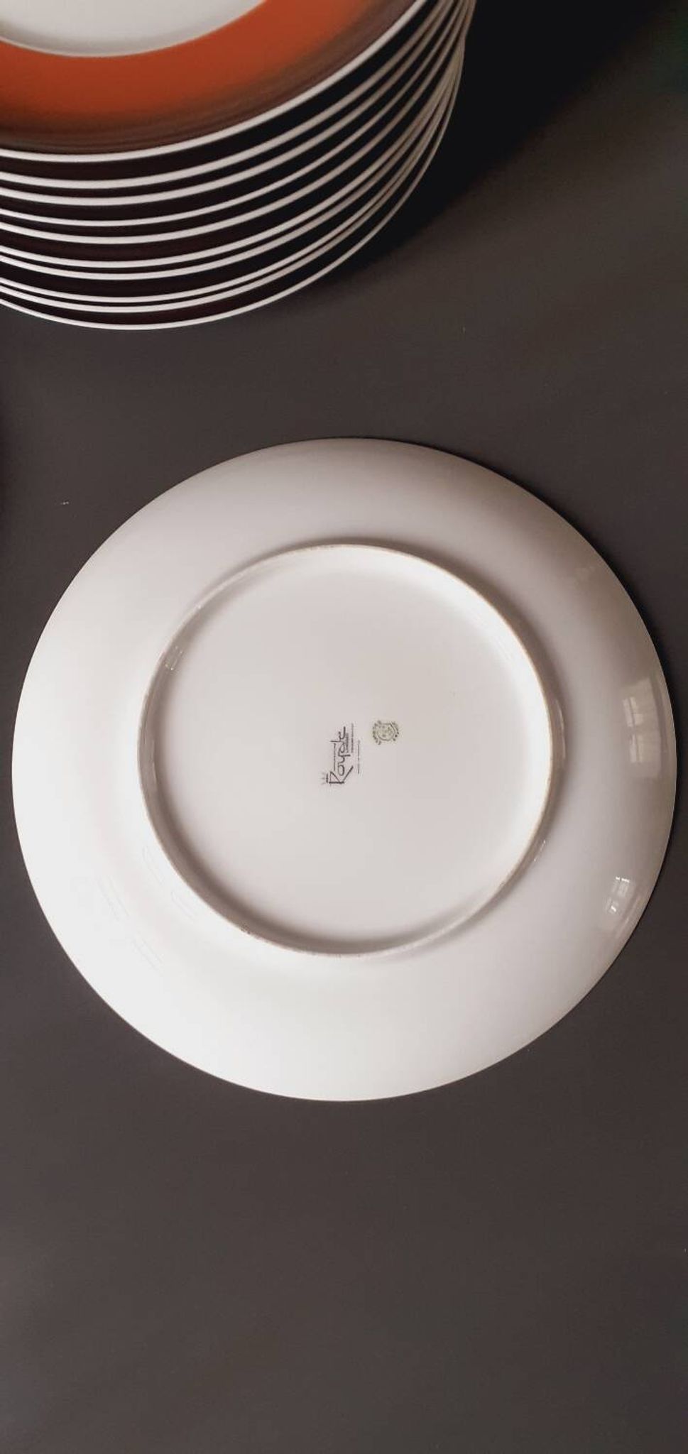 12 Space Age dinner plates from the 70s in porcelain from the Manufacture Royale De