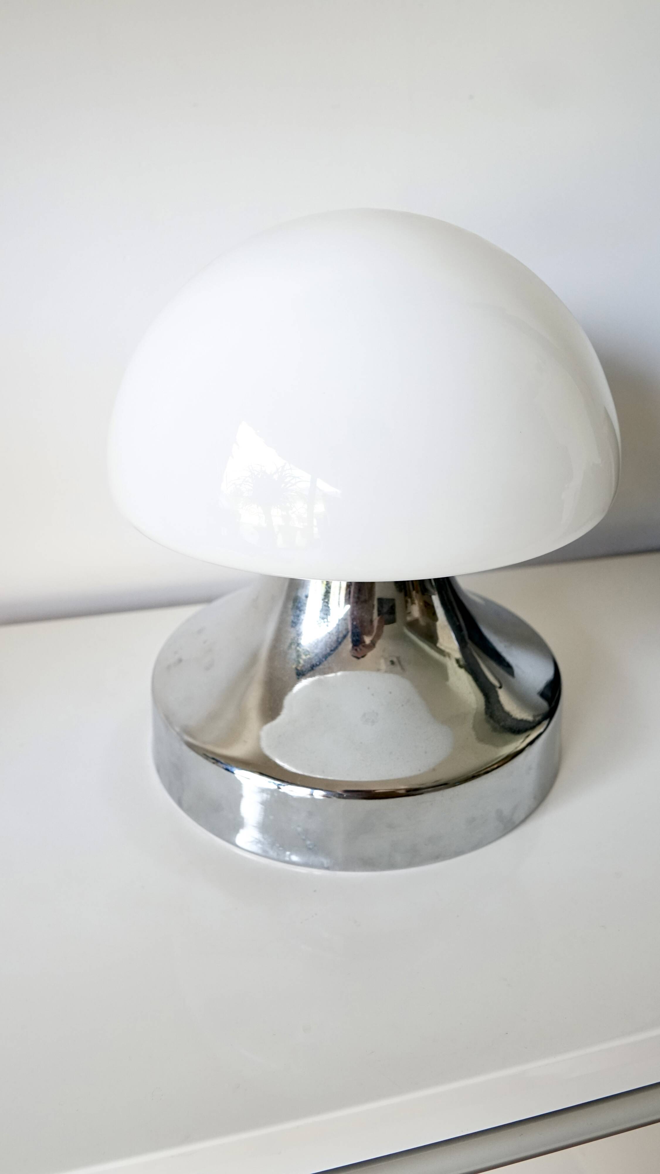 Space Age mushroom table lamp in chrome and opaline glass, 1970s