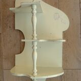 Painted wooden shelf to hang