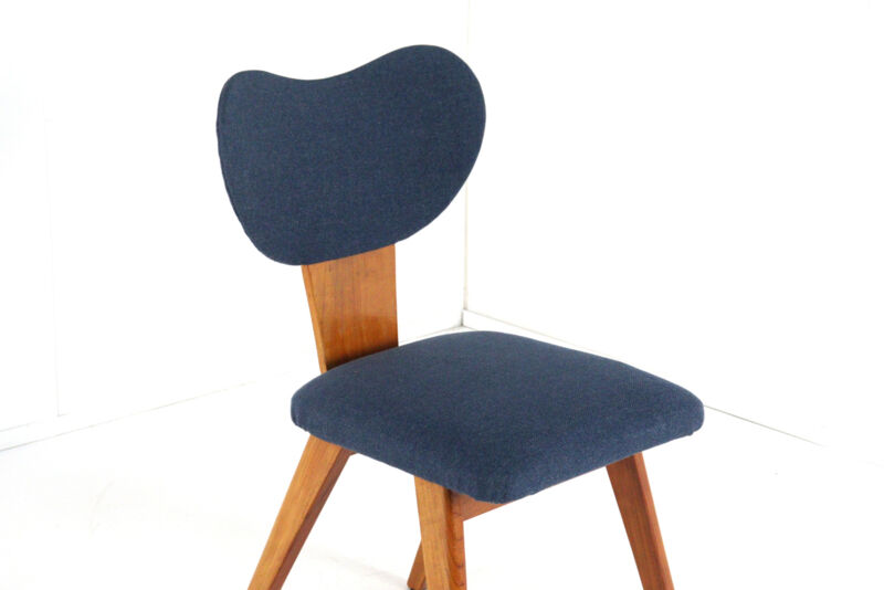 Dining set with round beech table + 4 'Heart' vintage dining chairs.