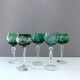 Collection de 5 verres à vin coloré, nuances de vert