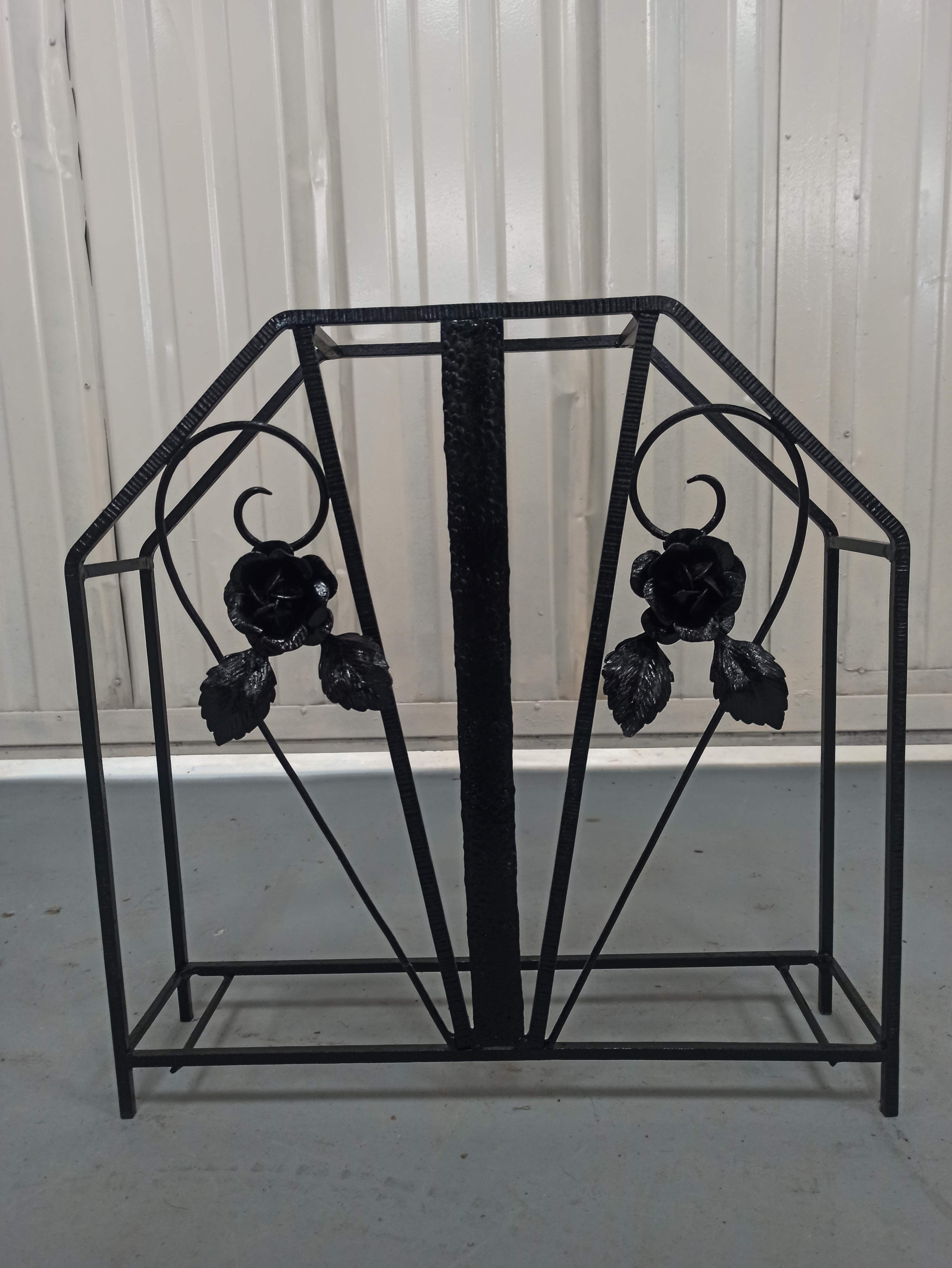 Pink-decorated iron umbrella door.