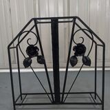 Pink-decorated iron umbrella door.