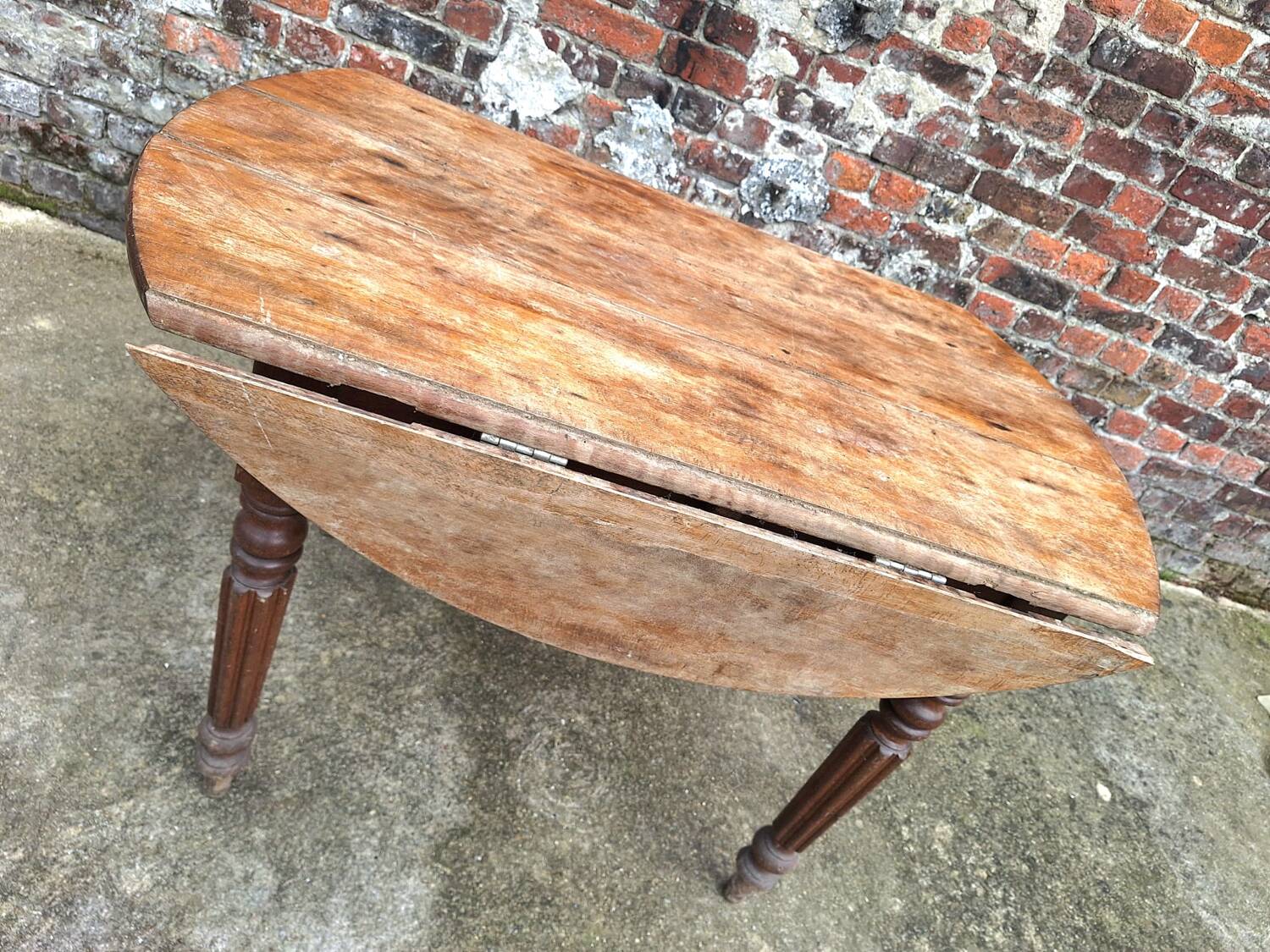 Antique round farmhouse table, modular vintage furniture