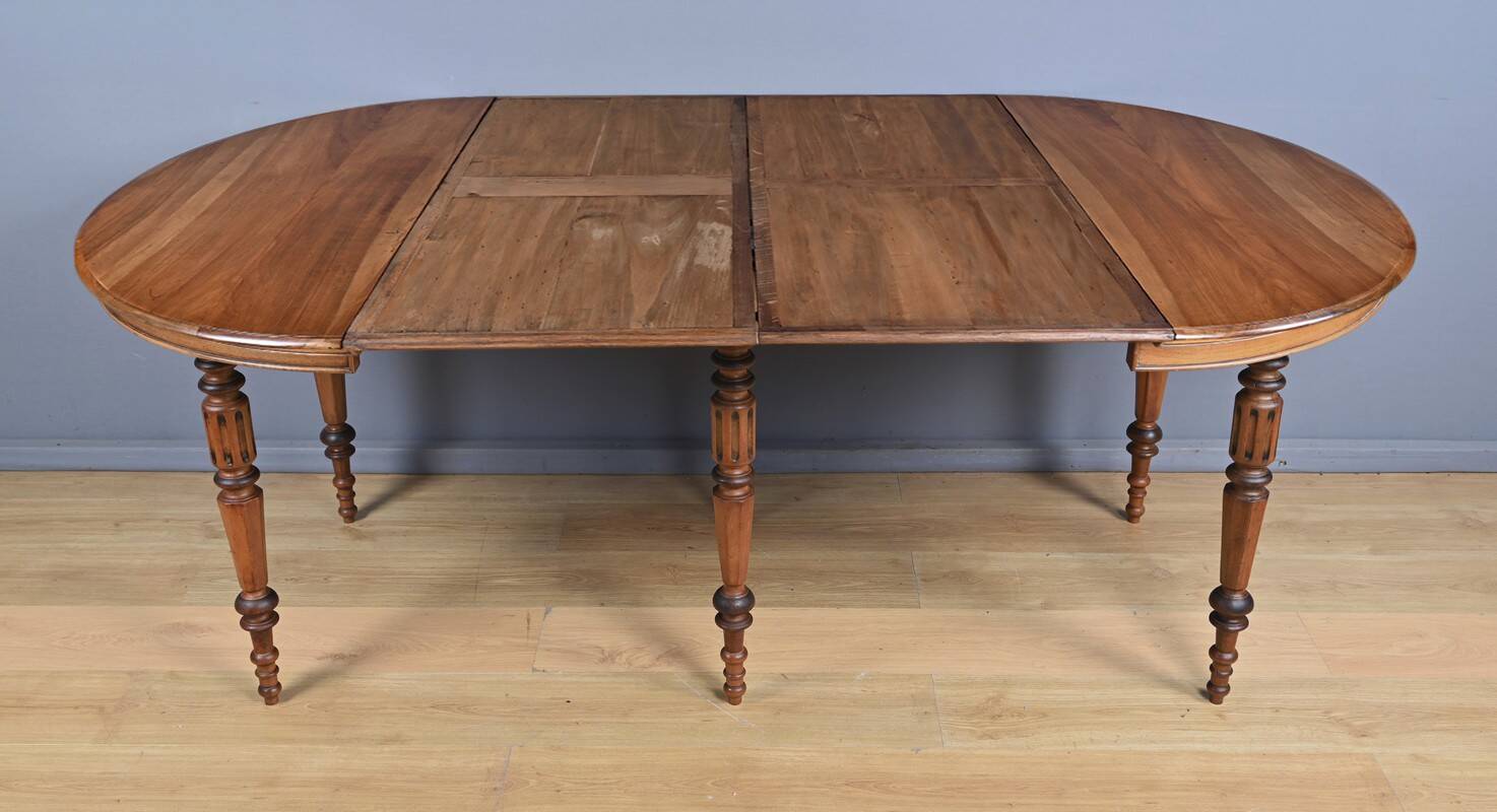 Extendable Walnut Table, Louis-Philippe Style – Late 19th Century