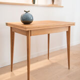 Wallet table with compass feet