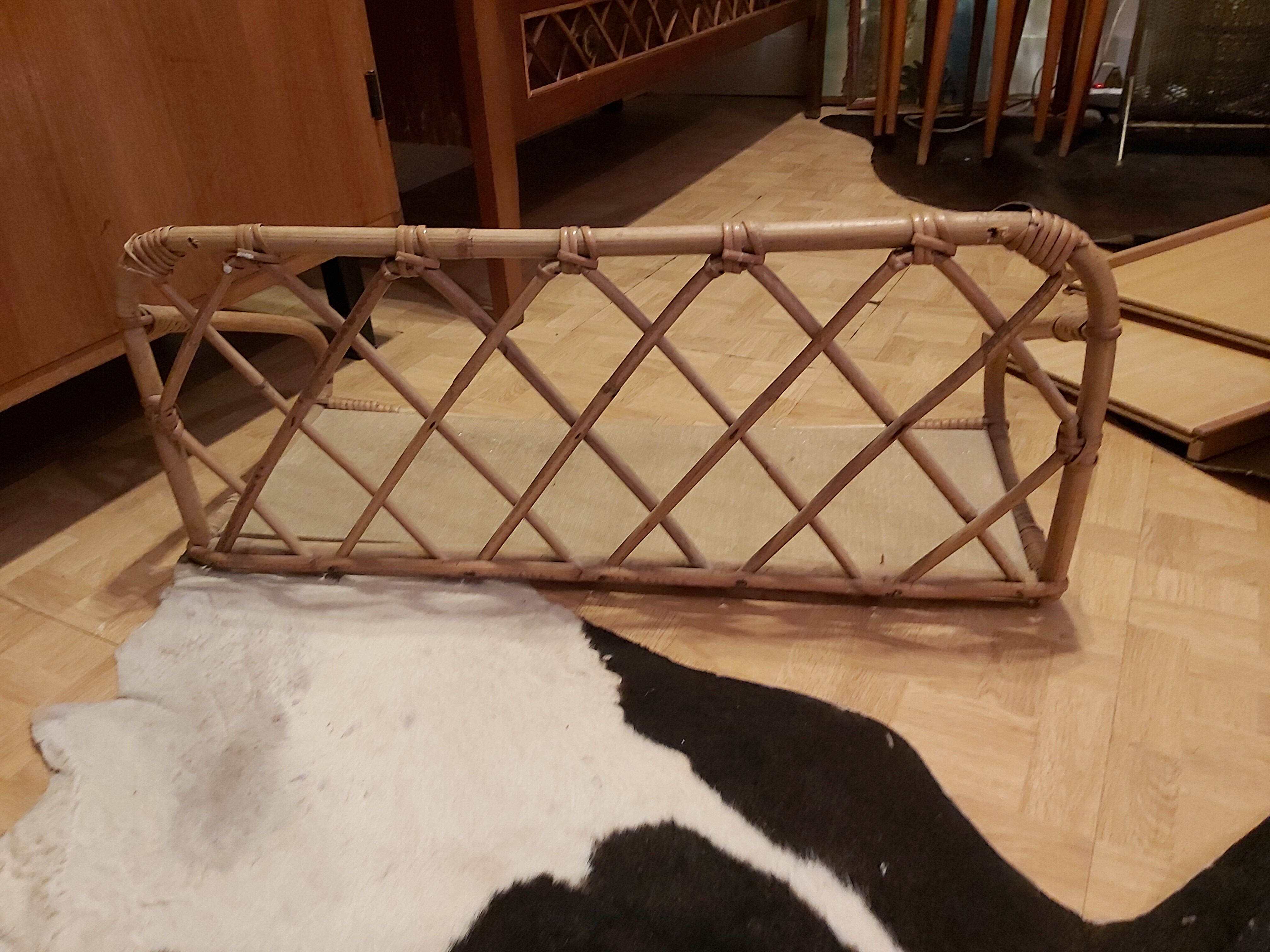 Étagère en rotin vintage