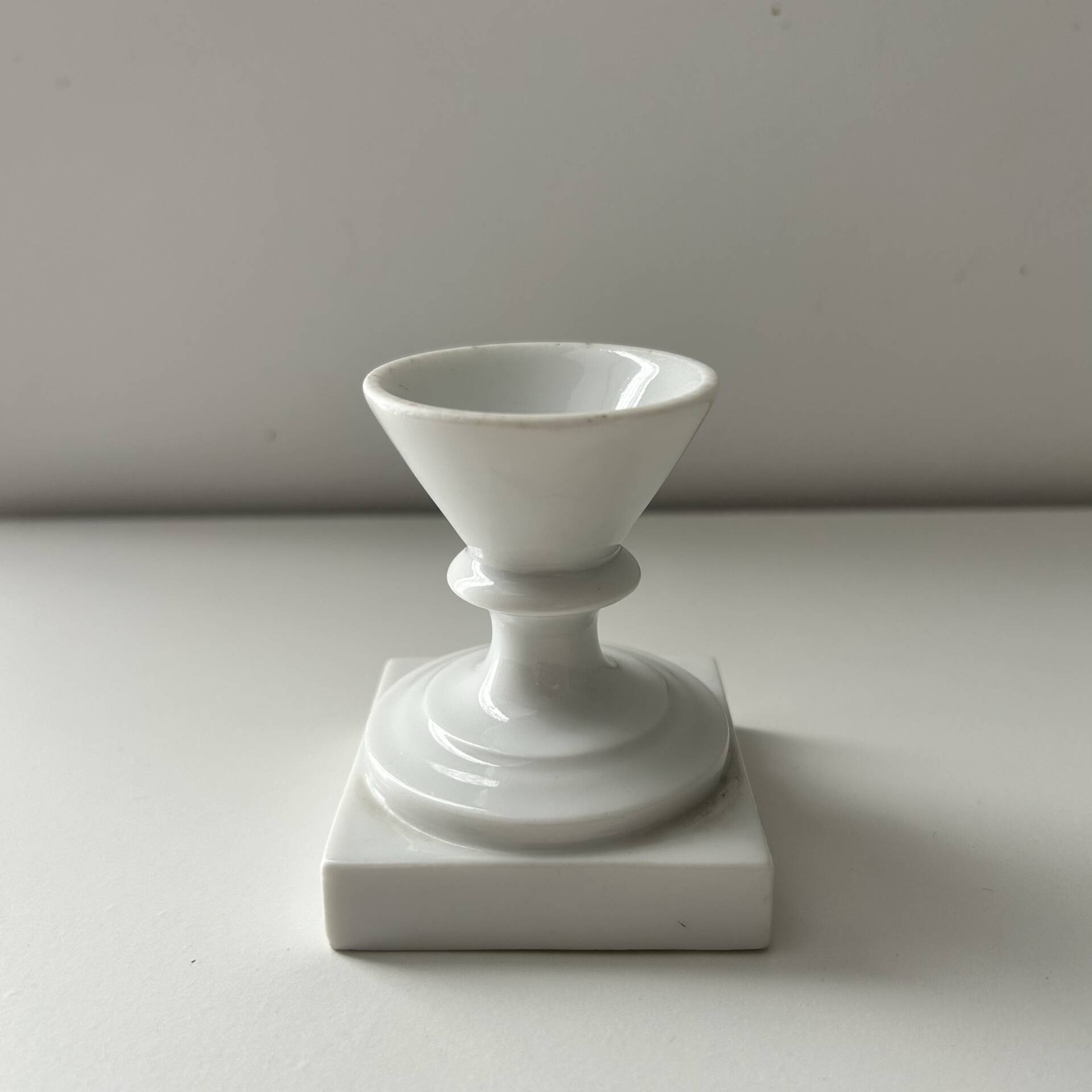 Bougeoir classique en porcelaine
