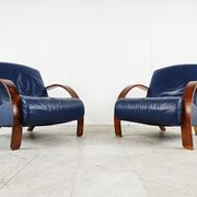 Paire de fauteuils en bois courbé et cuir bleu, années 1970