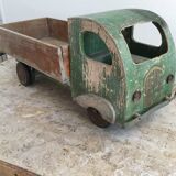 Camion benne ancien en bois