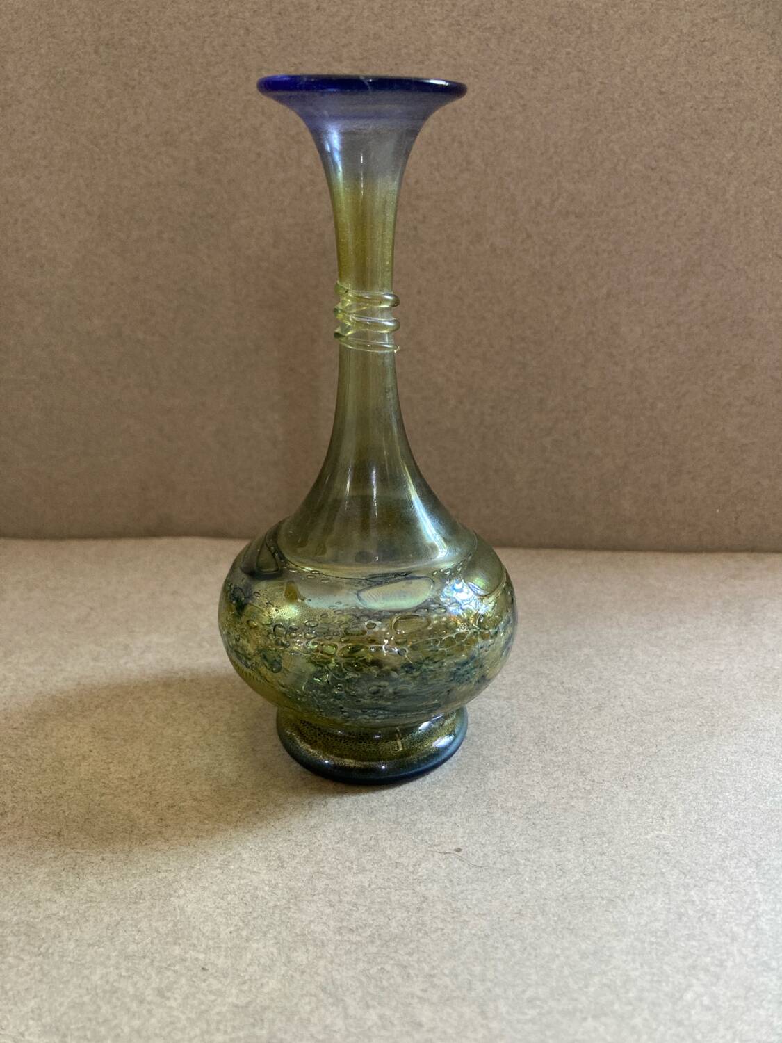 Iridescent glass soliflore