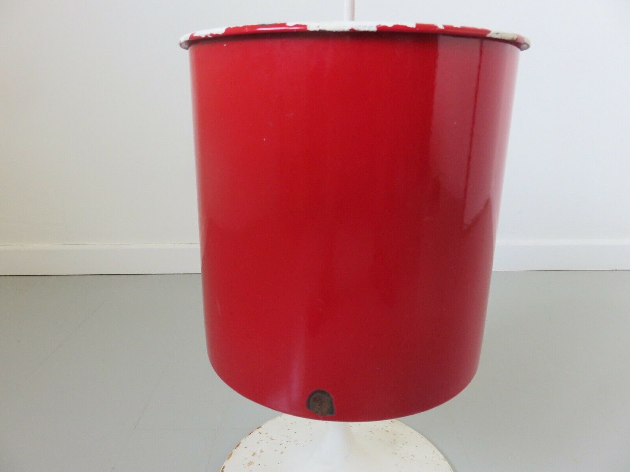 Enamelled tole paper basket, tulip foot 60 70