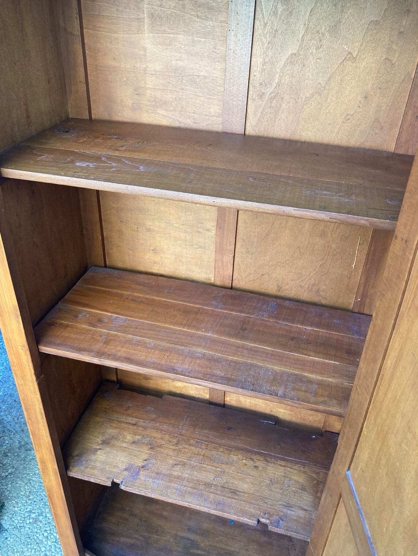 Old Parisian bonnetière