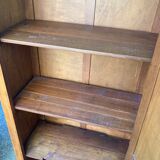 Old Parisian bonnetière