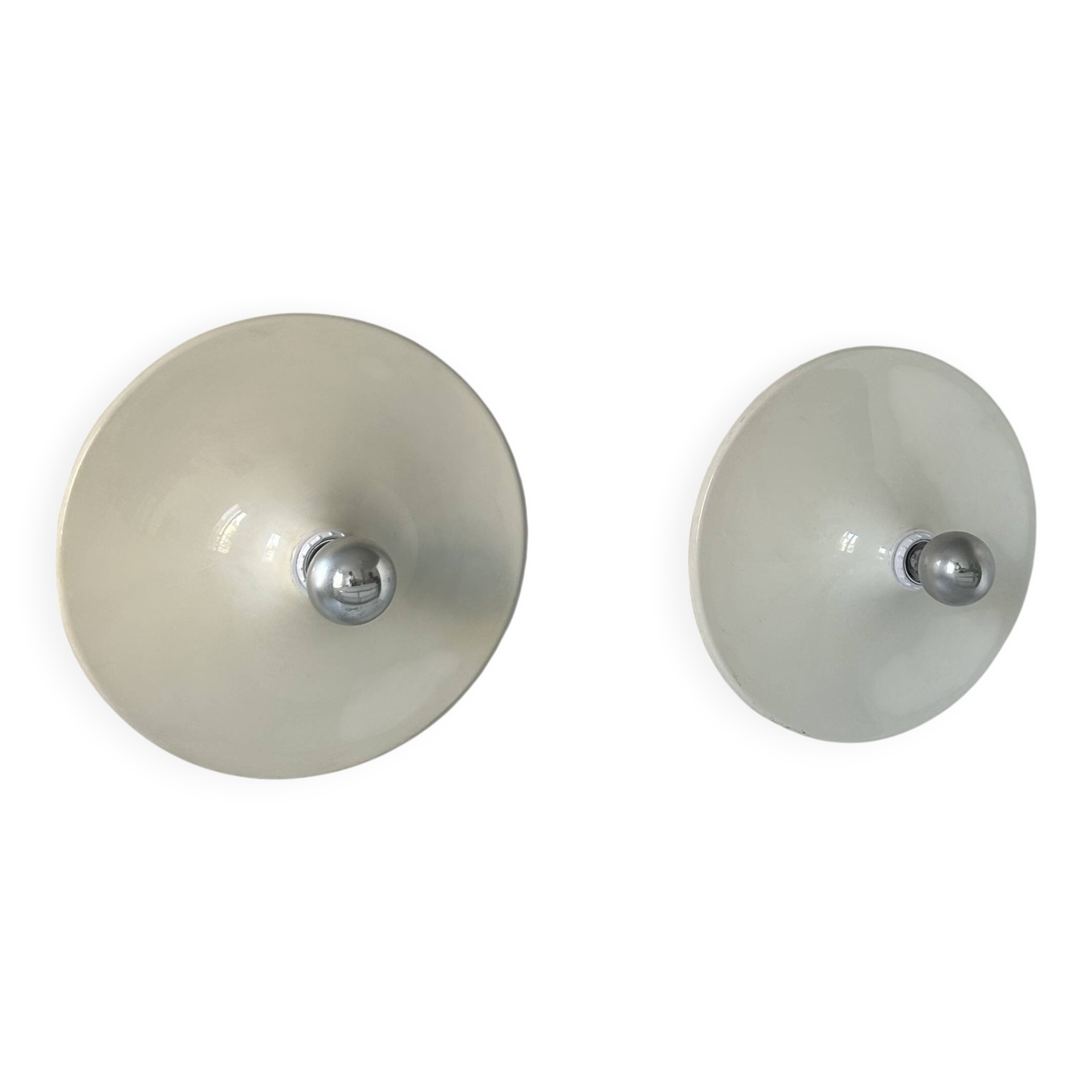 Pair of vintage wall lights, white lacquered metal, Italy 1970.