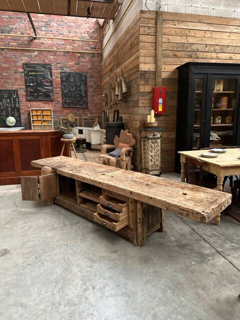 Huge workbench at the beginning of the 20th century transformed into a TV unit