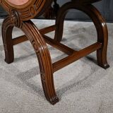 Chaise Curule en Noyer massif, goût Renaissance – Fin XIXe