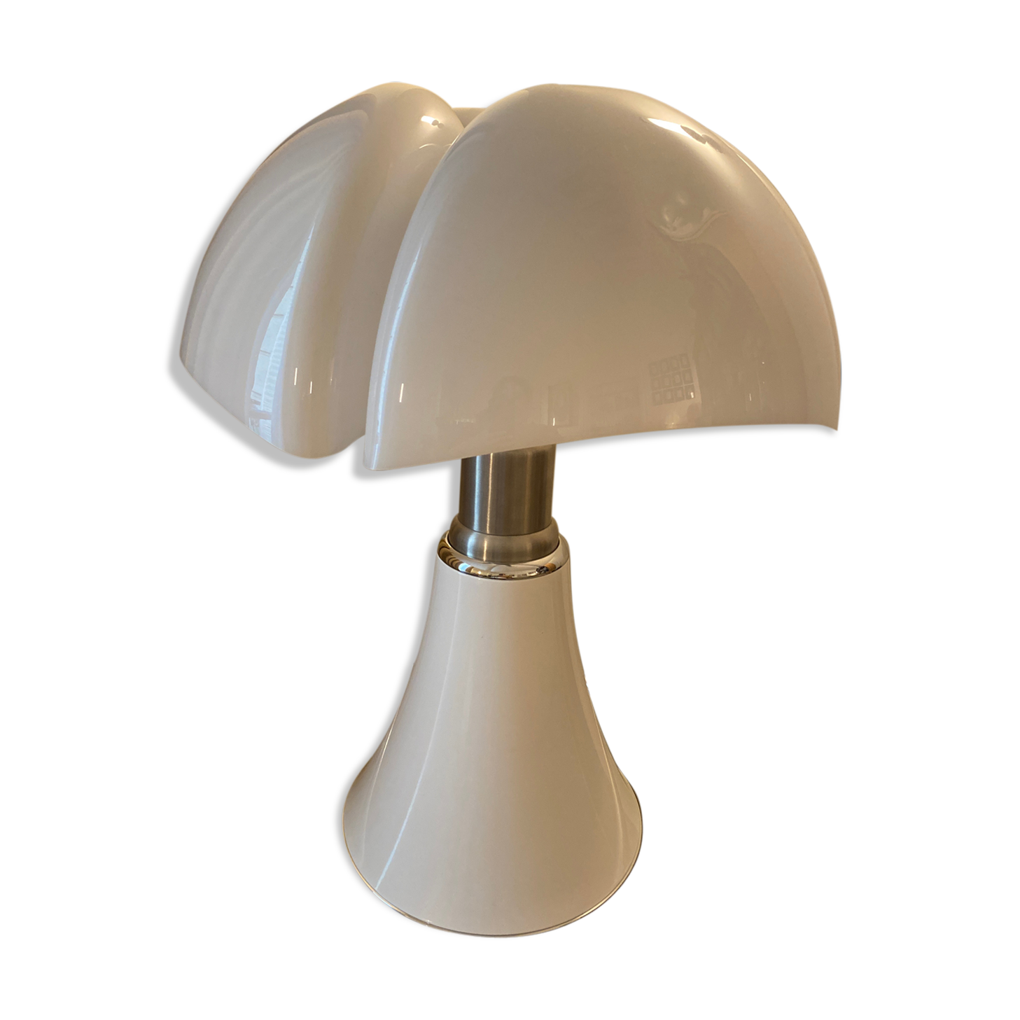 White Pipistrello lamp by Gae Aulenti for Martinelli Luce