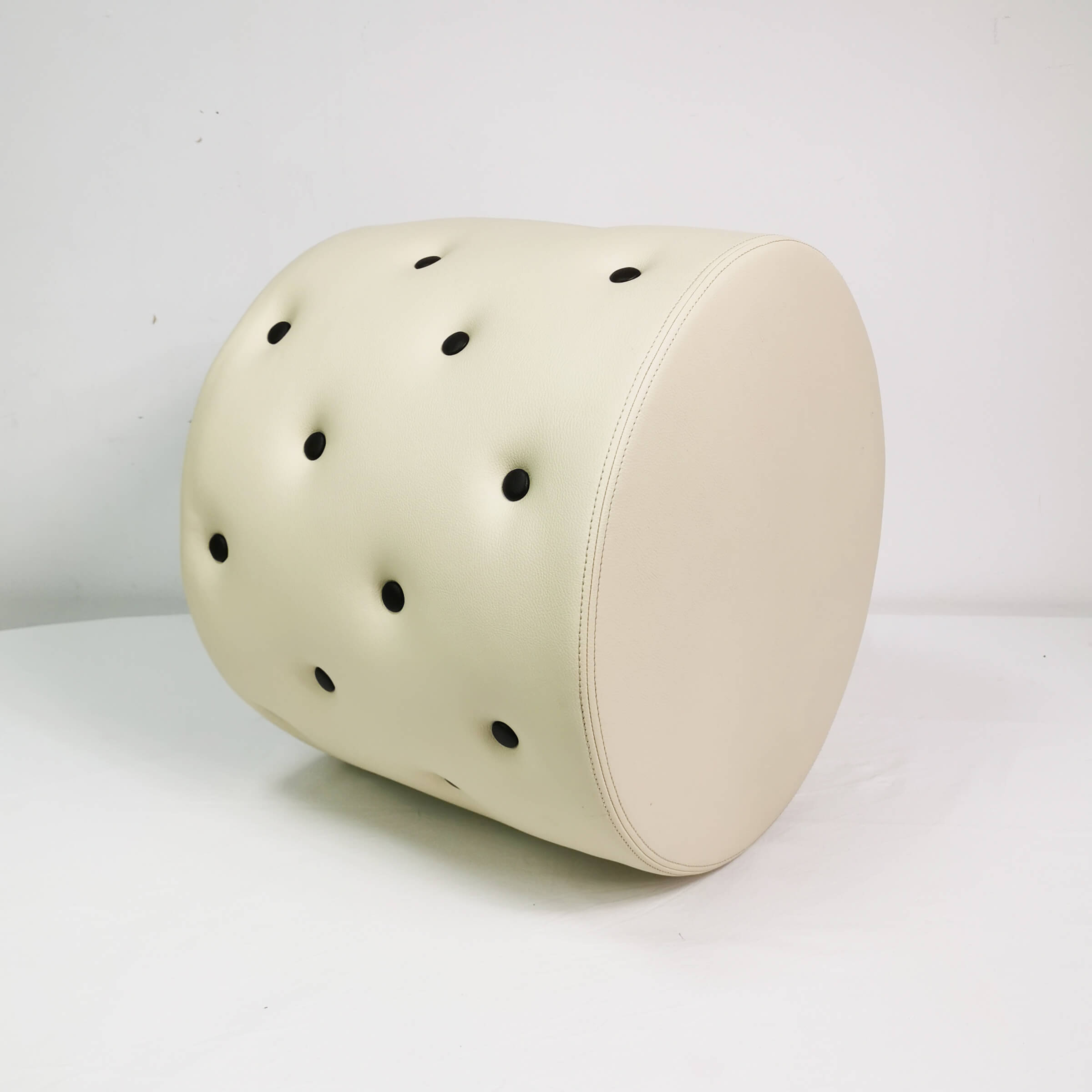 Snap pouffe, Advice, Italy, 2015.