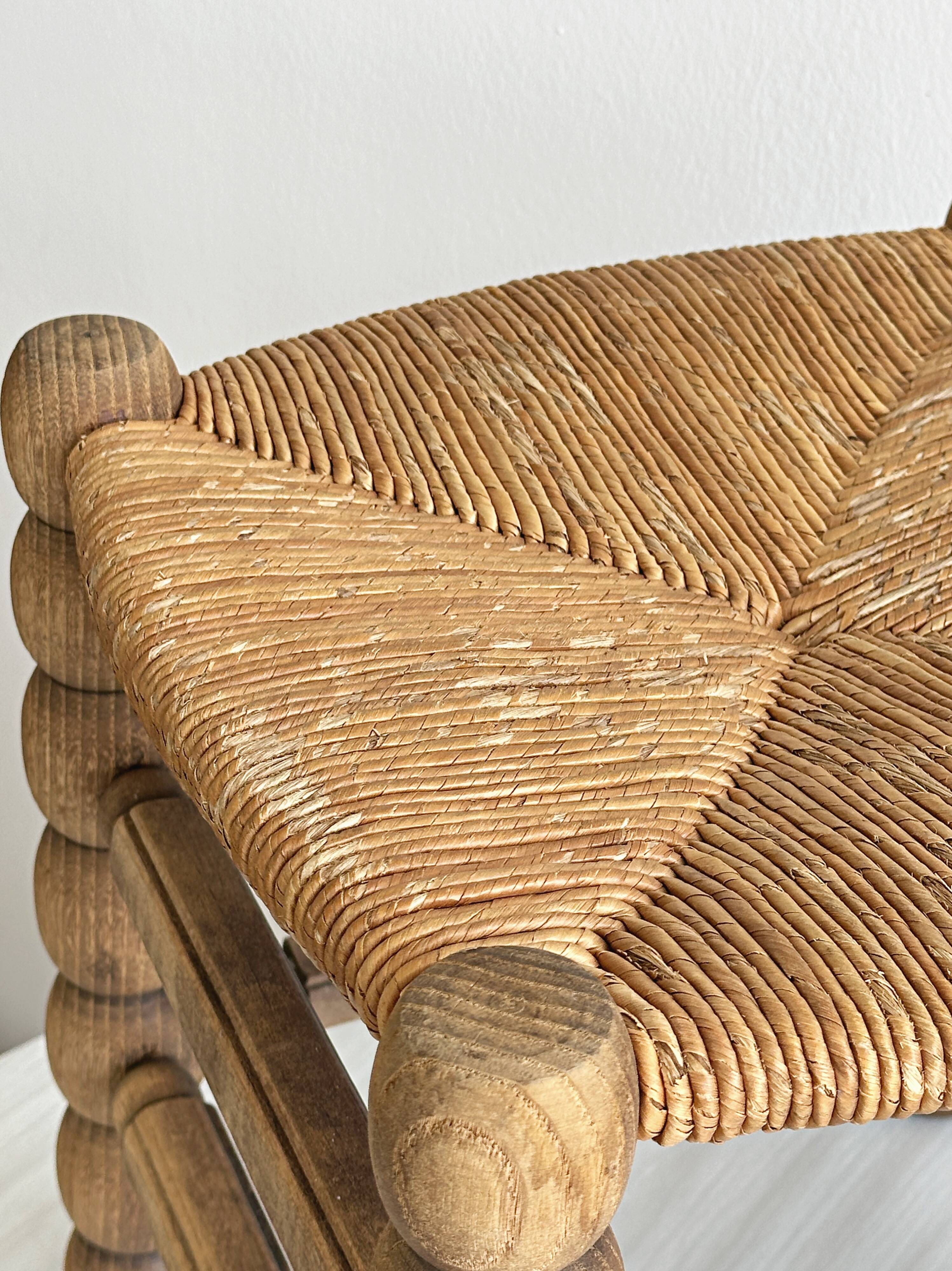 Tabouret ancien en bois et paille tressée