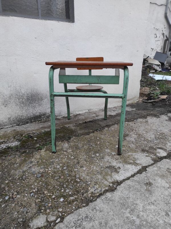 Ancien bureau d'enfant monobloc