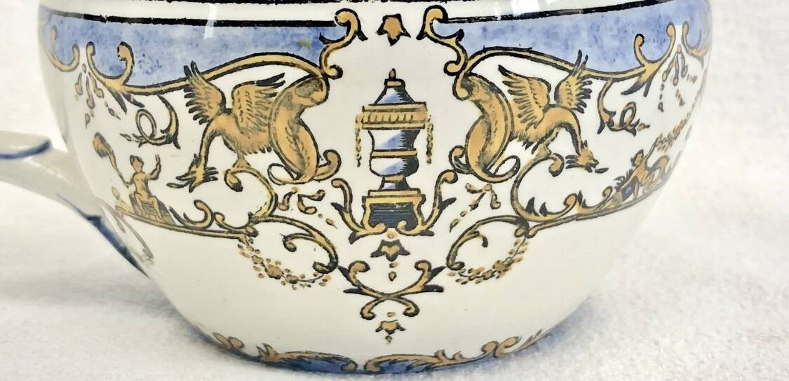 Old cream jug for children at the Dionysos press Gien