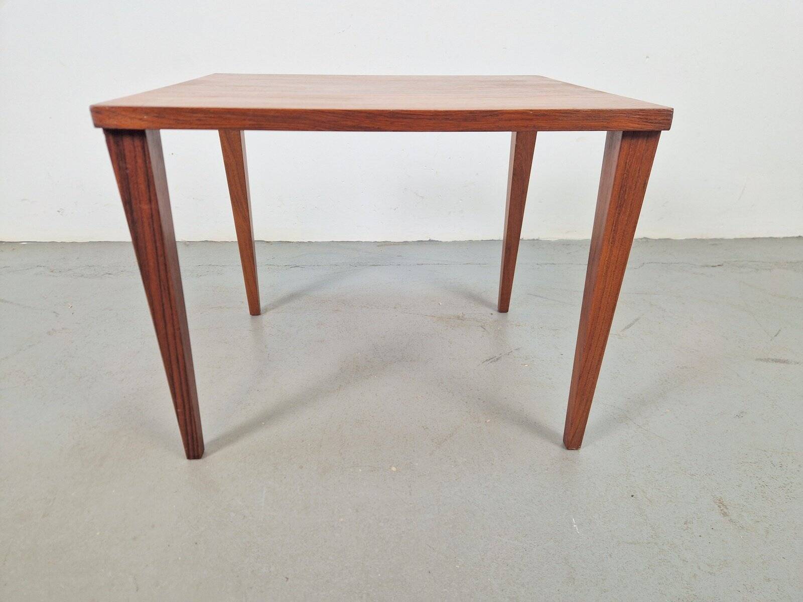 Table d'appoint en teck de HM Møbel, Danemark, années 1960.