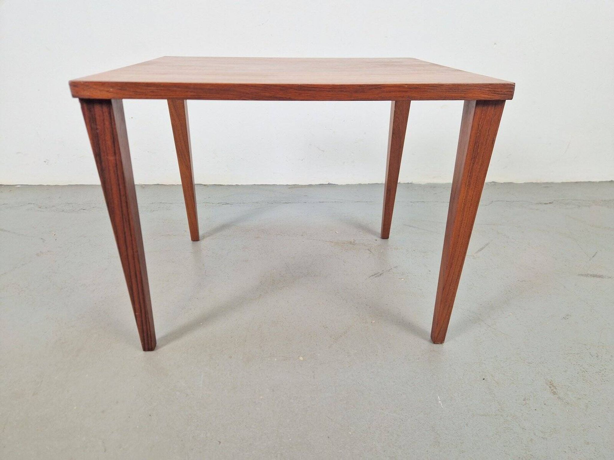 Table d'appoint en teck de HM Møbel, Danemark, années 1960.