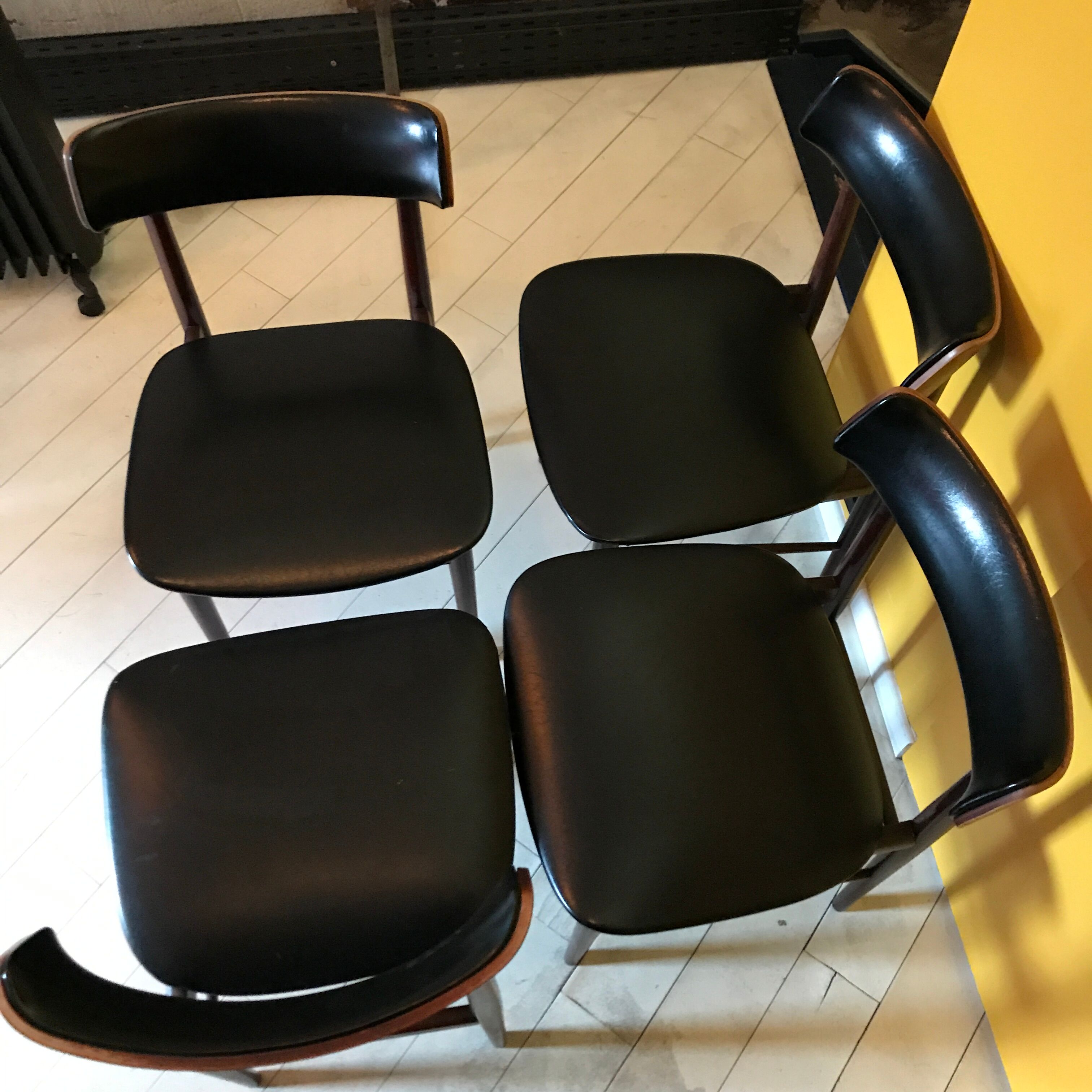 Lot of 4 chairs