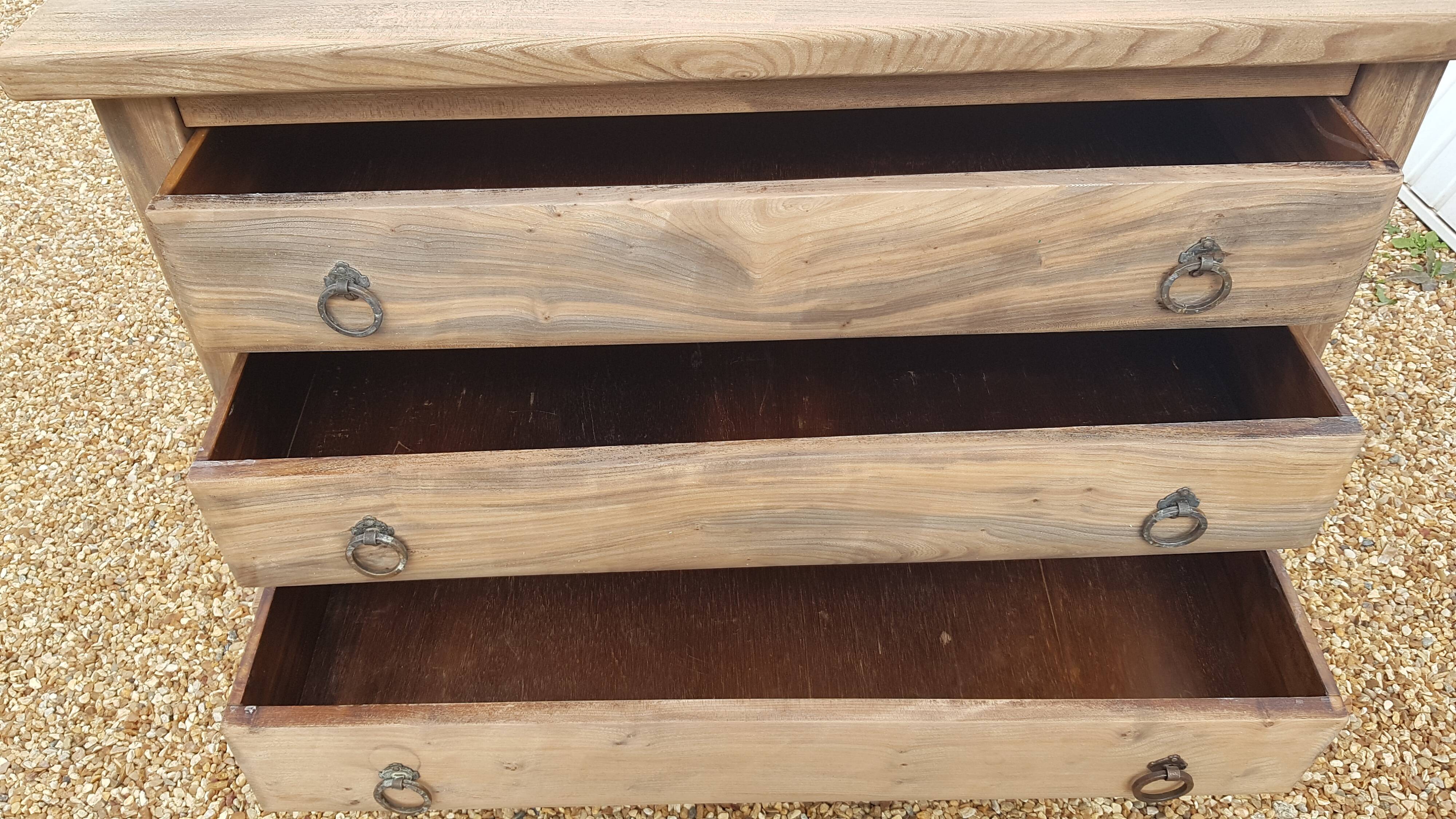Elm chest of drawers