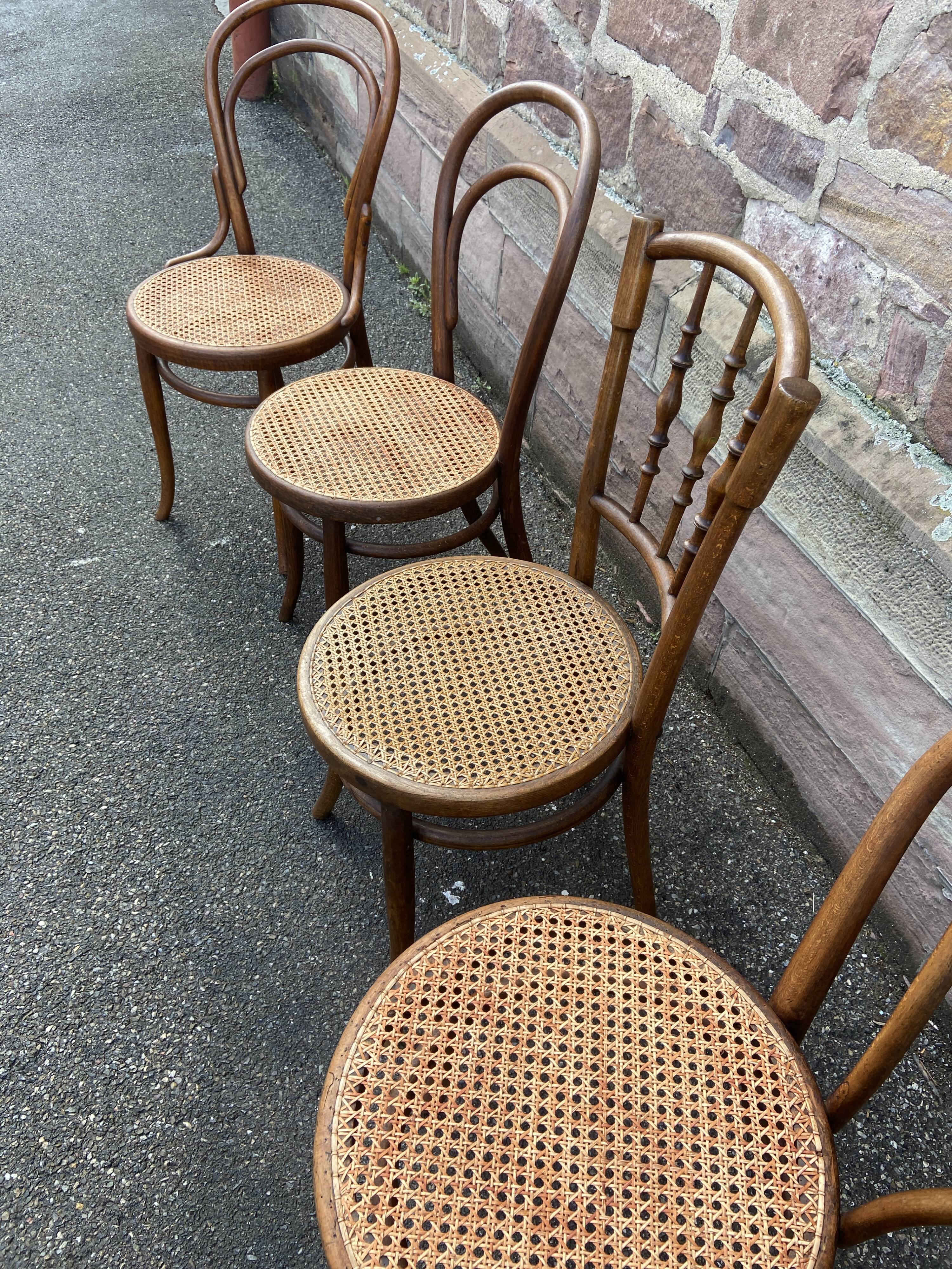 Lot of 4 chairs mismatched bistro curved wood