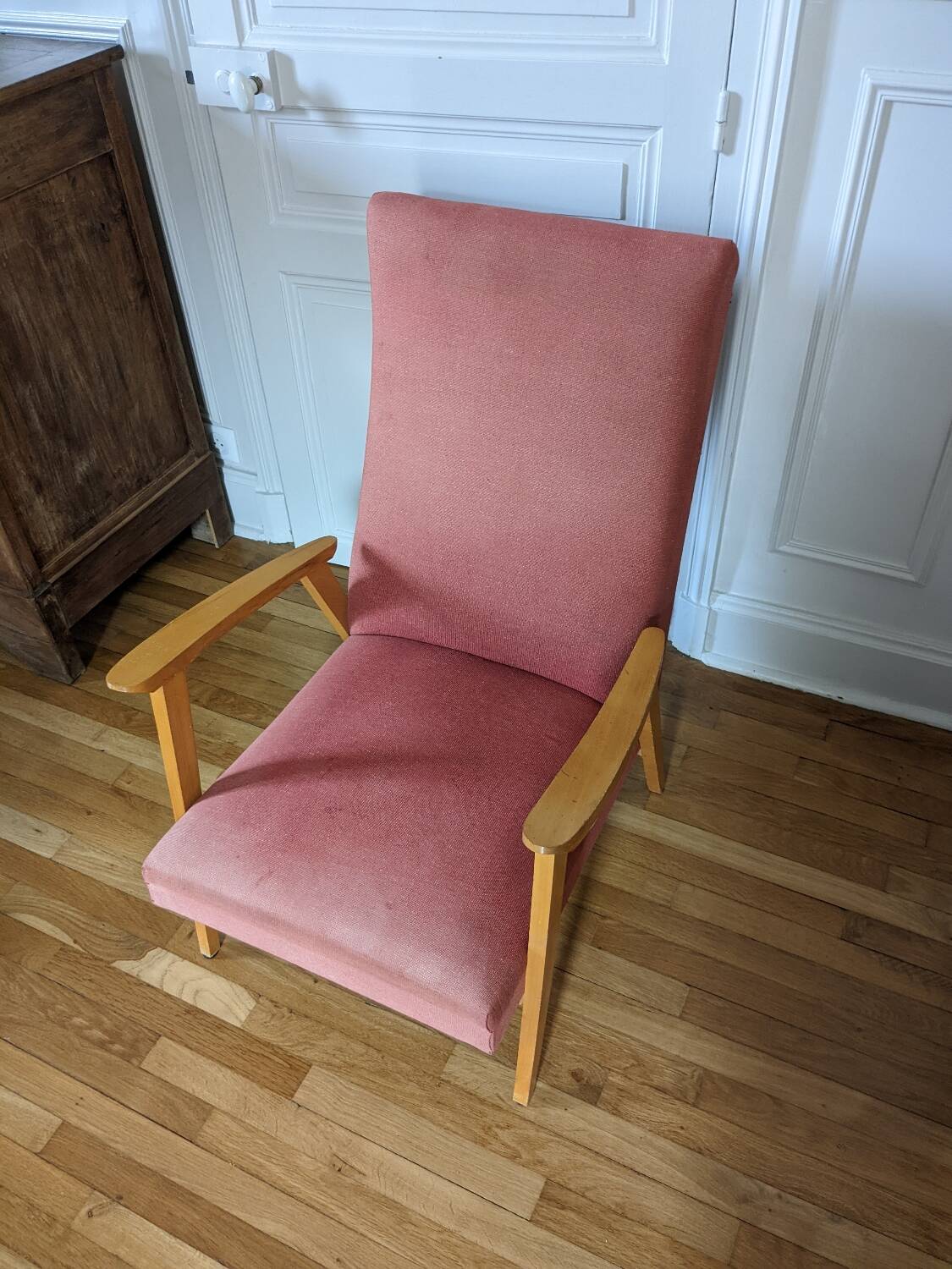 Fauteuil scandinave pieds compas