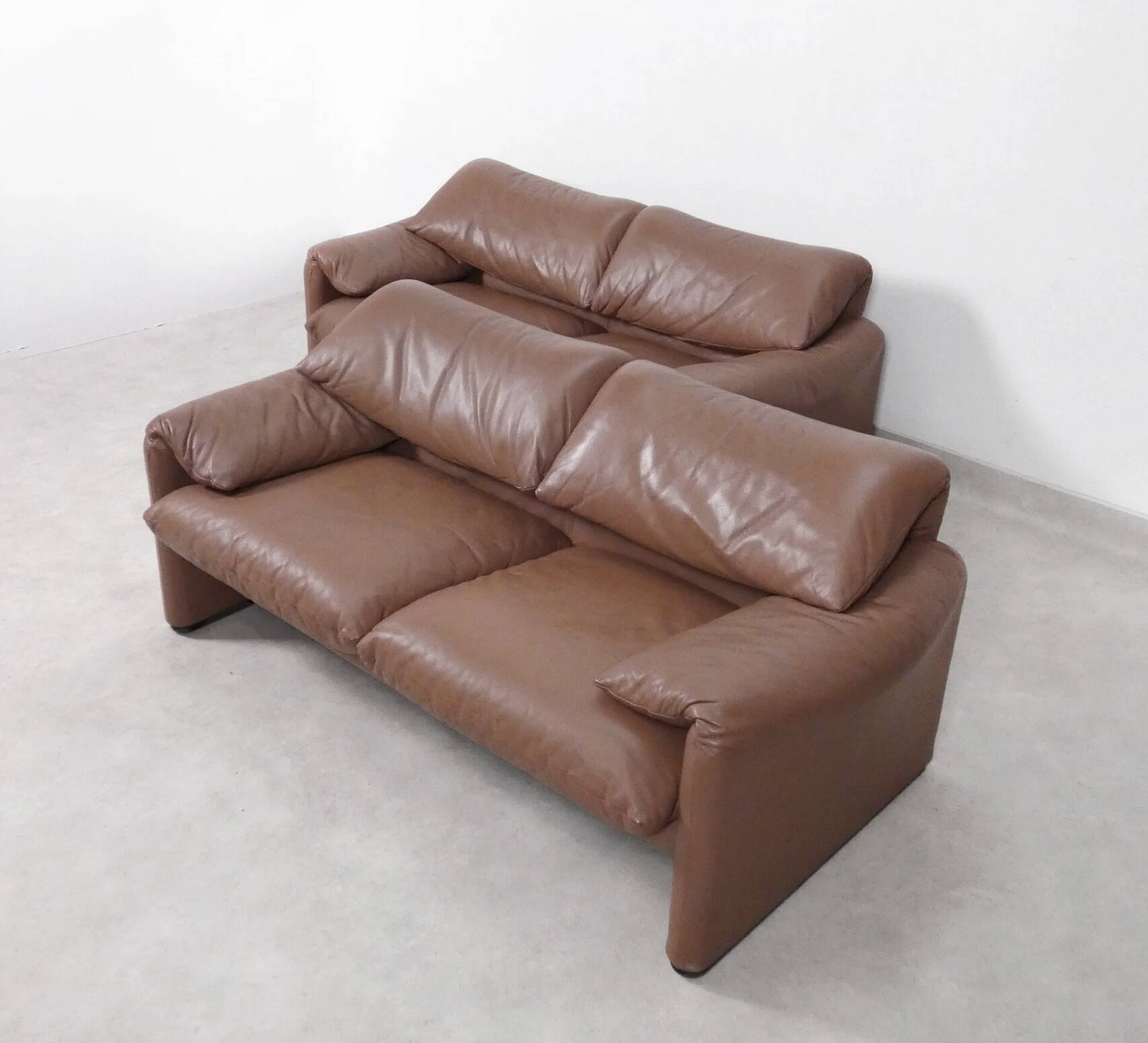 Set of Cassina Maralunga 2 seaters in mocca leather