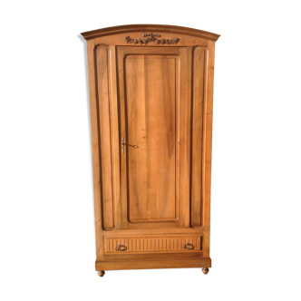 Wardrobe in walnut