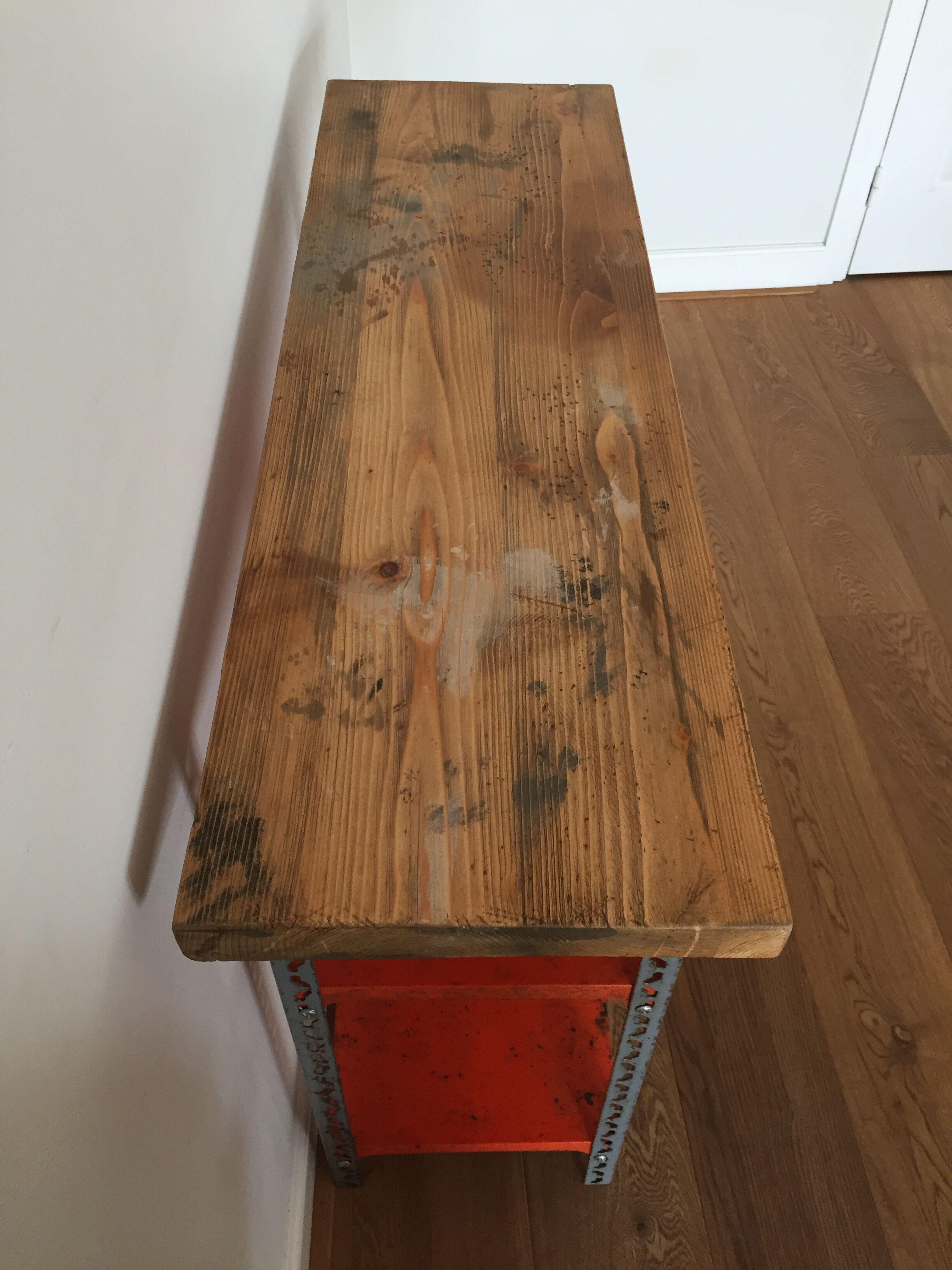 Console / industrial shelf