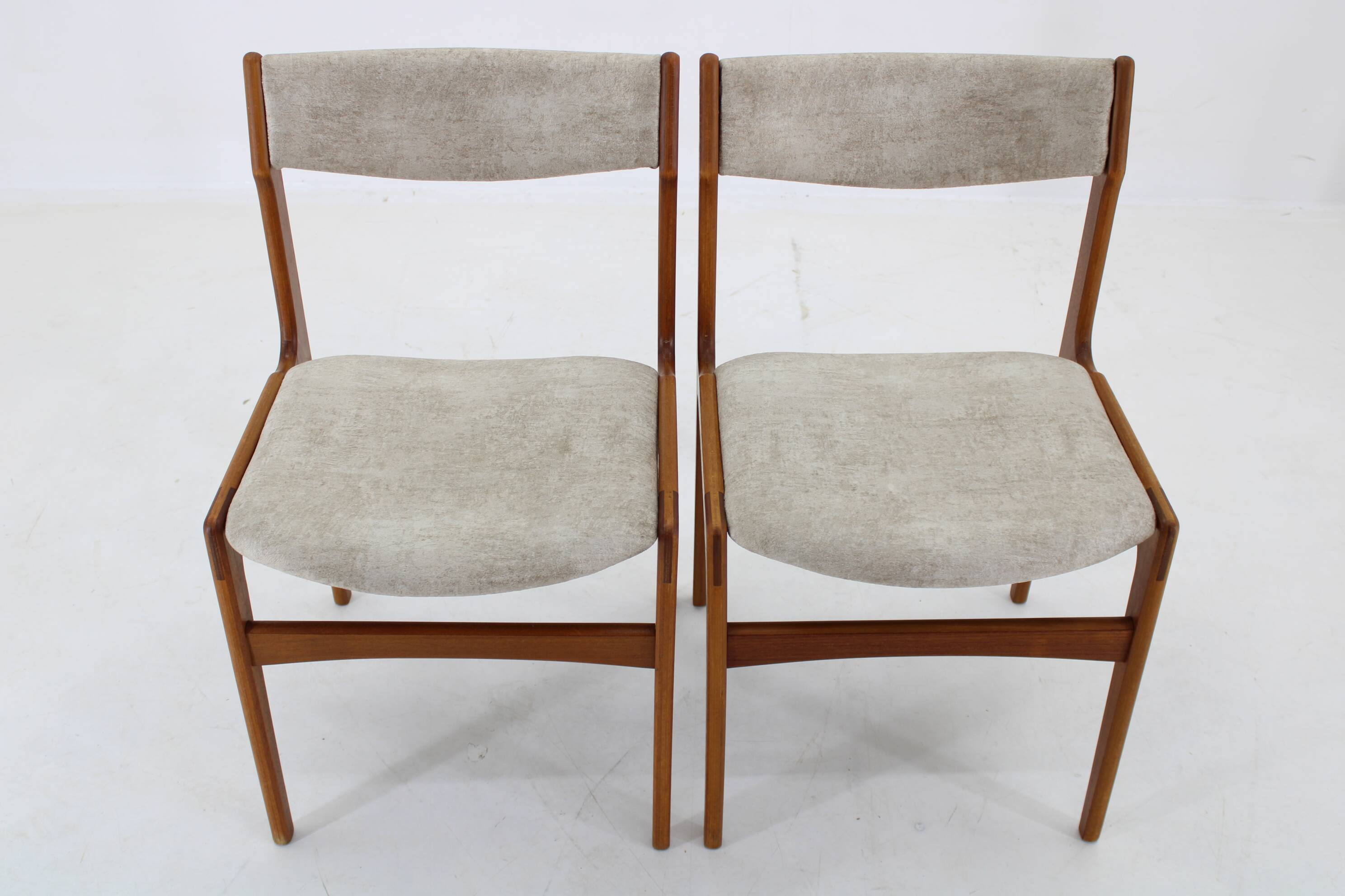 Ensemble de 4 chaises à manger danoises en teck des années 1960, restaurées