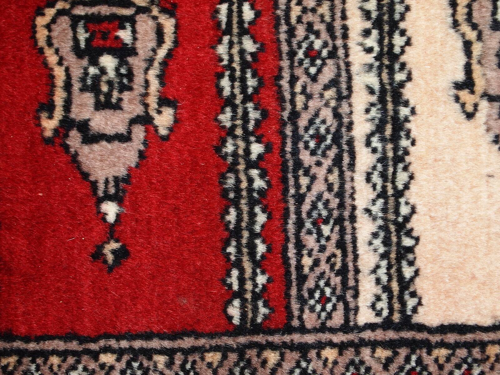 Tapis vintage fait main Bukhara de prière en laine rouge (45cm x 101cm)