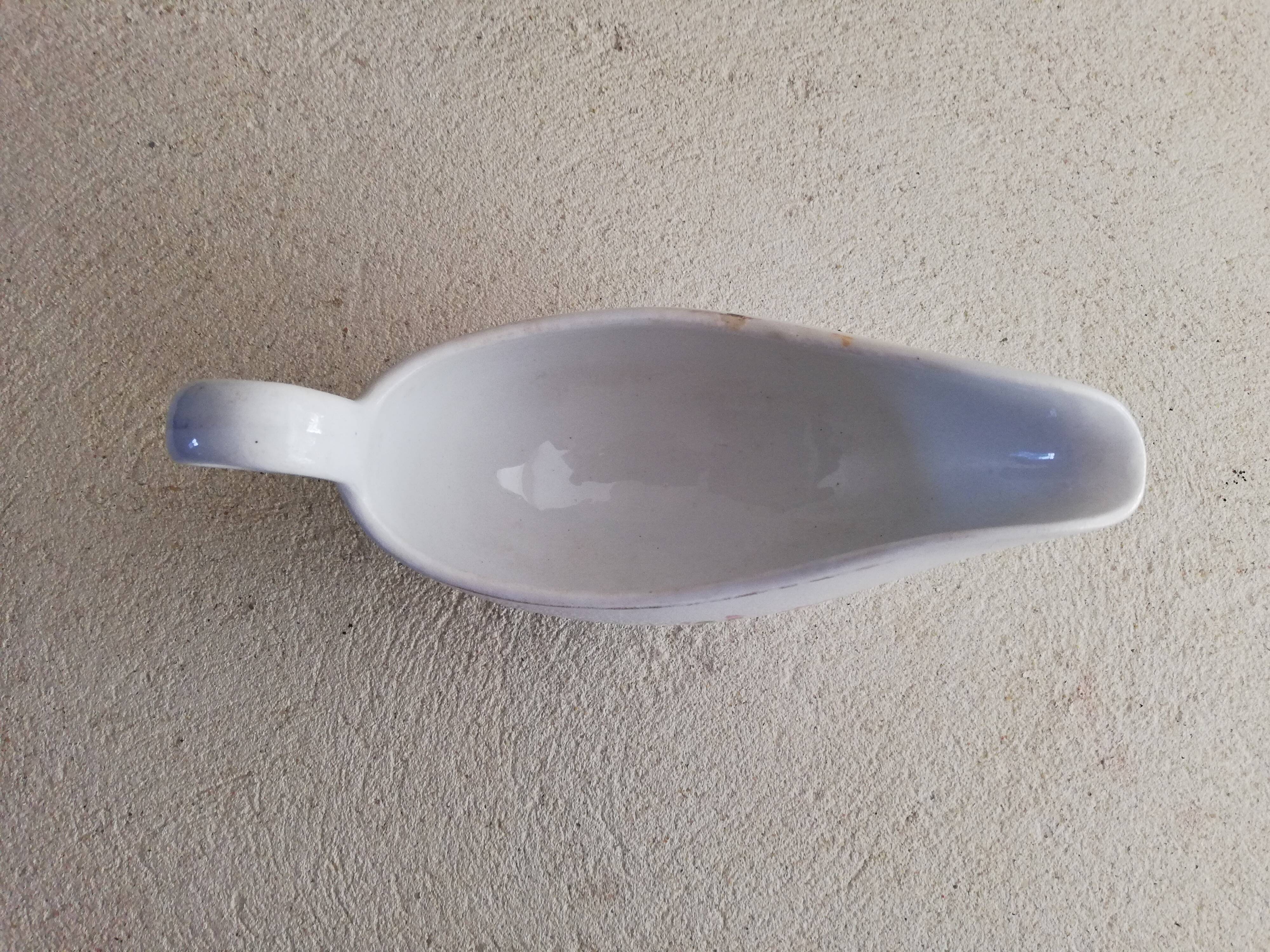 Iron earth sauce boat with floral pattern
