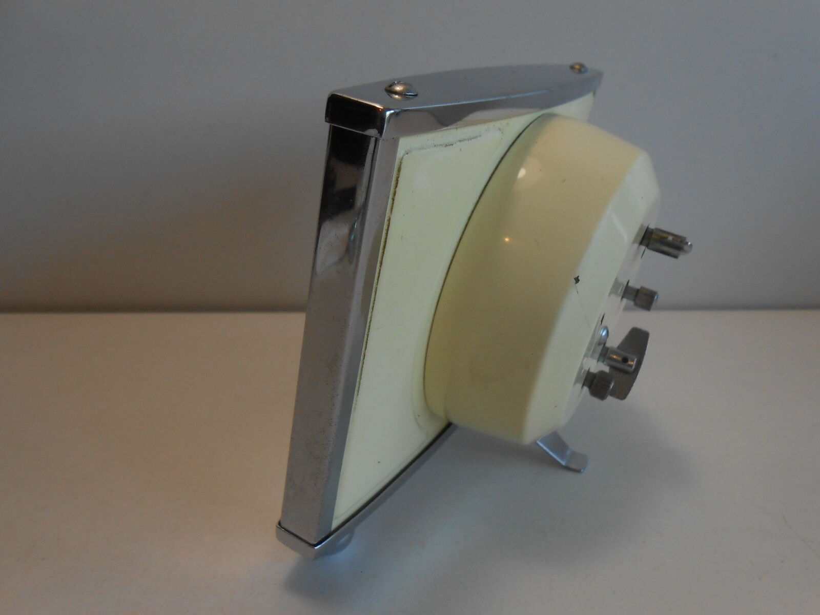 Reveil diamond vintage bakelite chrome