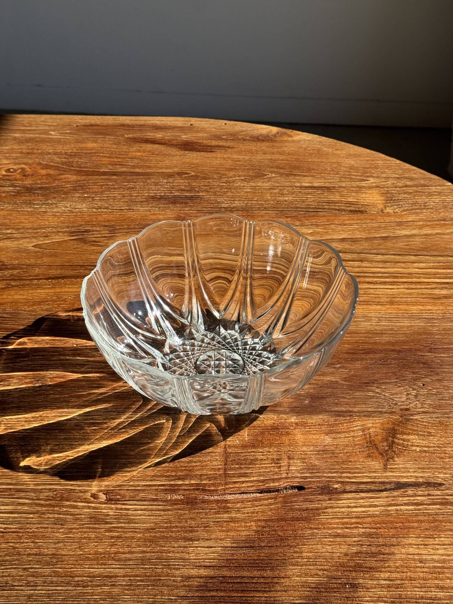 Small vintage Arcoroc Codec glass salad bowl with stylized petal patterns