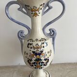 Vase balustre à anses en porcelaine à décor floral